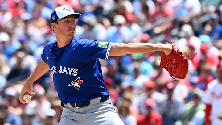 Toronto Blue Jays starting pitcher Chris Bassitt (40) throws.