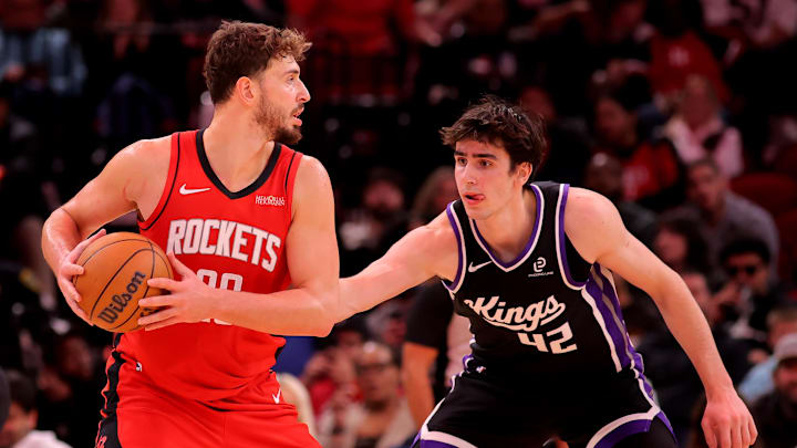 Dec 3, 2025; Houston, Texas, USA; Houston Rockets center Alperen Sengun (28) handles the ball against Sacramento Kings center Maxime Raynaud (42) during the third quarter at Toyota Center. Mandatory Credit: Erik Williams-Imagn Images Dec 3, 2025; Houston, Texas, USA; Houston Rockets center Alperen Sengun (28) handles the ball against Sacramento Kings center Maxime Raynaud (42) during the third quarter at Toyota Center. Mandatory Credit: Erik Williams-Imagn Images