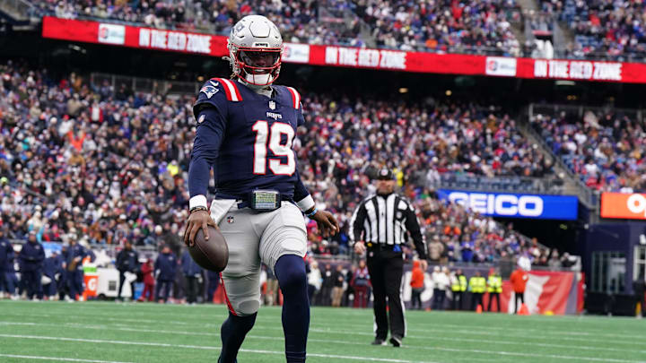 Jan 5, 2025; Foxborough, Massachusetts, USA; New England Patriots quarterback Joe Milton III (19) runs the ball for a touchdown against the Buffalo Bills in the first quarter at Gillette Stadium. Mandatory Credit: David Butler II-Imagn Images