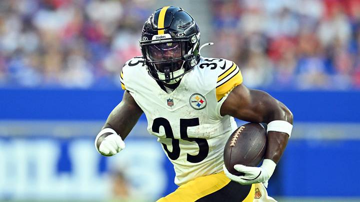 Pittsburgh Steelers running back Lew Nichols III (35)