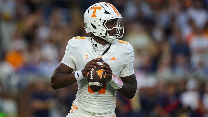 Sep 12, 2026; Atlanta, Georgia, USA; Tennessee Volunteers quarterback Faizon Brandon (11) drops back to pass against the Georgia Tech Yellow Jackets in the first quarter at Bobby Dodd Stadium at Hyundai Field. Mandatory Credit: Brett Davis-Imagn Images Sep 12, 2026; Atlanta, Georgia, USA; Tennessee Volunteers quarterback Faizon Brandon (11) drops back to pass against the Georgia Tech Yellow Jackets in the first quarter at Bobby Dodd Stadium at Hyundai Field. Mandatory Credit: Brett Davis-Imagn Images