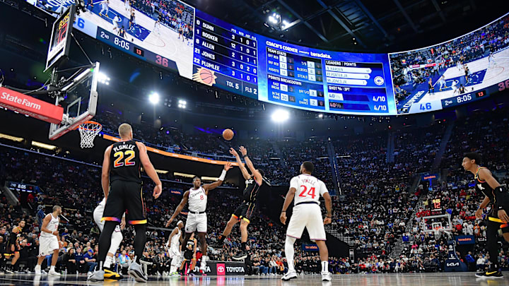Phoenix Suns guard Devin Booker (1) shoots against Los Angeles Clippers guard Kris Dunn (8) during the first half at Intuit Dome. 