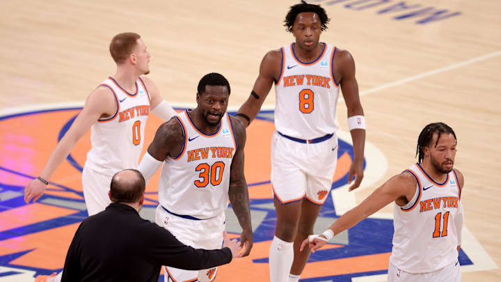 Jan 18, 2024; New York, New York, USA; New York Knicks head coach Tom Thibodeau high fives New York Knicks forward Julius Randle (30) with guard Donte DiVincenzo (0) and forward OG Anunoby (8) and guard Jalen Brunson (11) during the first quarter against the Washington Wizards at Madison Square Garden Jan 18, 2024; New York, New York, USA; New York Knicks head coach Tom Thibodeau high fives New York Knicks forward Julius Randle (30) with guard Donte DiVincenzo (0) and forward OG Anunoby (8) and guard Jalen Brunson (11) during the first quarter against the Washington Wizards at Madison Square Garden