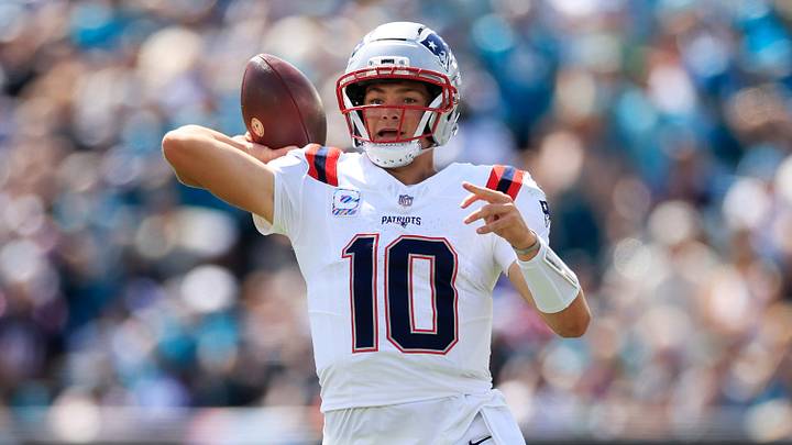 New England Patriots quarterback Drake Maye (10) looks to pass during the second quarter of an NFL football matchup at EverBank Stadium on Sunday, Sept. 27, 2026, in Jacksonville, Fla. [Corey Perrine/Florida Times-Union]