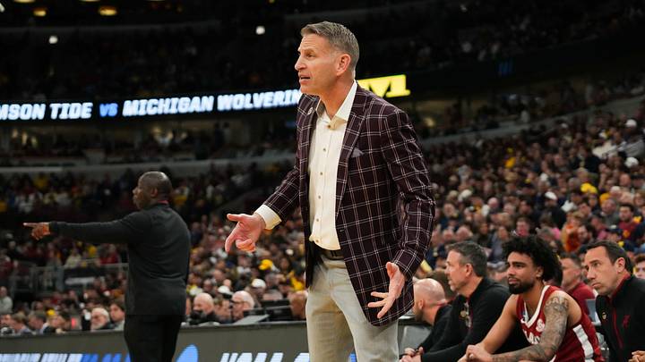Mar 27, 2026; Chicago, IL, USA; Alabama Crimson Tide head coach Nate Oats looks on in the second half against the Michigan Wolverines during a Sweet Sixteen game of the Midwest Regional of the men's 2026 NCAA Tournament at United Center. Mandatory Credit: David Banks-Imagn Images Mar 27, 2026; Chicago, IL, USA; Alabama Crimson Tide head coach Nate Oats looks on in the second half against the Michigan Wolverines during a Sweet Sixteen game of the Midwest Regional of the men's 2026 NCAA Tournament at United Center. Mandatory Credit: David Banks-Imagn Images