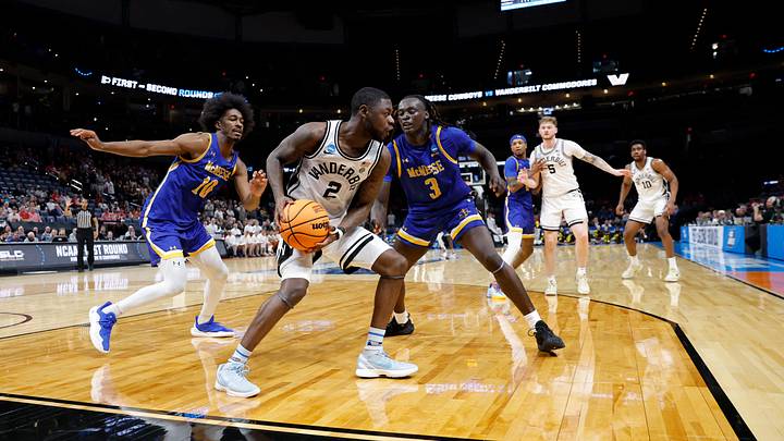 Syracuse basketball's likely starting PG is transfer Garwey Dual. He's fully back at preseason practices, per Gerry McNamara.
