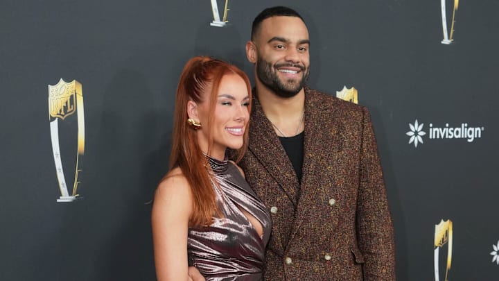 Dallas Cowboys DE Solomon Thomas on the red carpet before Super Bowl LIX NFL Honors at Saenger Theatre. 