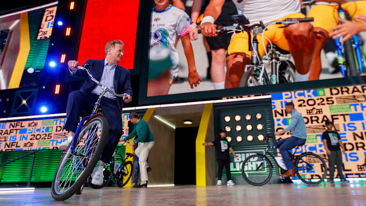 El comisionado de la NFL, Roger Goodell, volverá a dirigir el draft de 2026