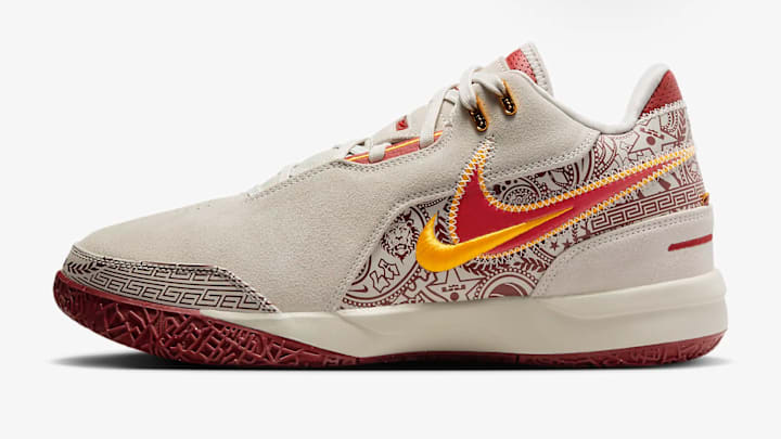 Los Angeles Lakers forward LeBron James' Nike sneakers show love to the USC Trojans.