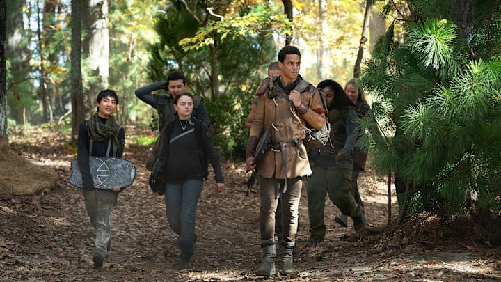 UGLIES. (L-R) Brianne Tju as Shay, Joseph Echavarria as Rydeand, Joey King as Tally, Keith Powers as David and Zamani Wilder as Astrix in UGLIES. Cr. Brian Douglas/Netflix © 2024