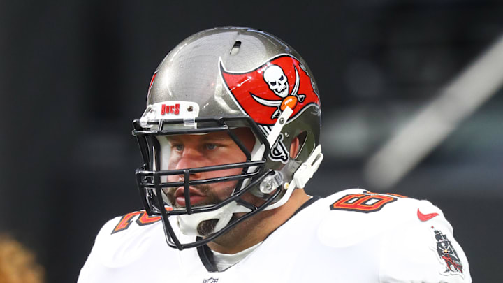Oct 25, 2020; Paradise, Nevada, USA; Tampa Bay Buccaneers center A.Q. Shipley (62) against the Las Vegas Raiders at Allegiant Stadium. Mandatory Credit: Mark J. Rebilas-Imagn Images