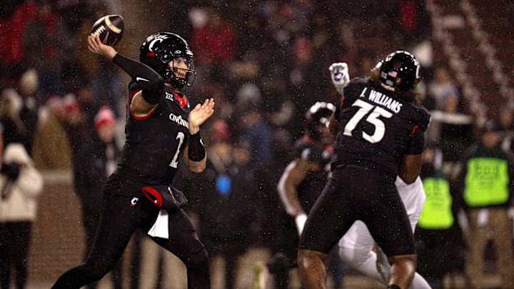 Nov 30, 2024; Cincinnati, Ohio, USA; Cincinnati Bearcats quarterback Brendan Sorsby (2) throws a pass against the TCU Horned Frogs in the third quarter at Nippert Stadium. Mandatory Credit: Albert Cesare/USA TODAY Network via Imagn Images Nov 30, 2024; Cincinnati, Ohio, USA; Cincinnati Bearcats quarterback Brendan Sorsby (2) throws a pass against the TCU Horned Frogs in the third quarter at Nippert Stadium. Mandatory Credit: Albert Cesare/USA TODAY Network via Imagn Images