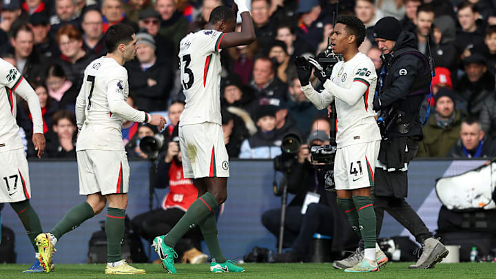 Chelsea cruised to three points at Selhurst Park.