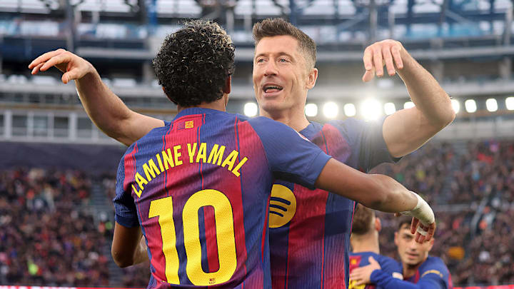 弗利克面临莱万多夫斯基关键抉择，巴塞罗那对阵纽卡斯尔——球队消息和首发阵容揭晓