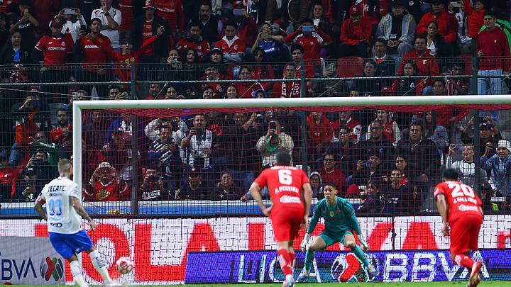 Sergio Ramos al momento de fallar el penalti ante Toluca. Sergio Ramos al momento de fallar el penalti ante Toluca.