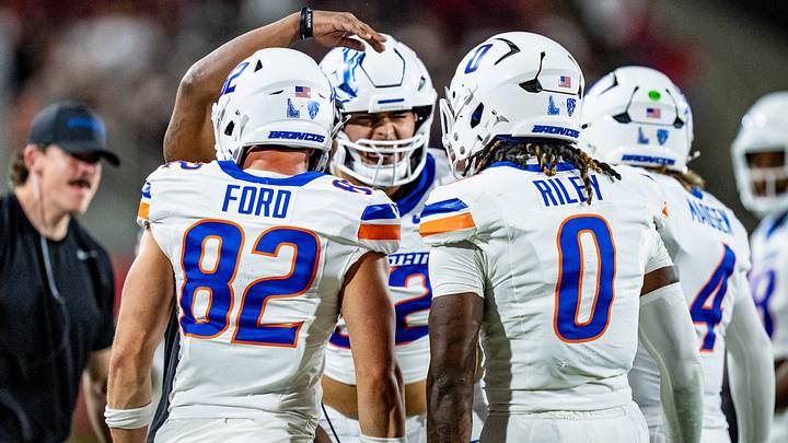 Boise State defeats Fresno State, 38-31. Boise State defeats Fresno State, 38-31.