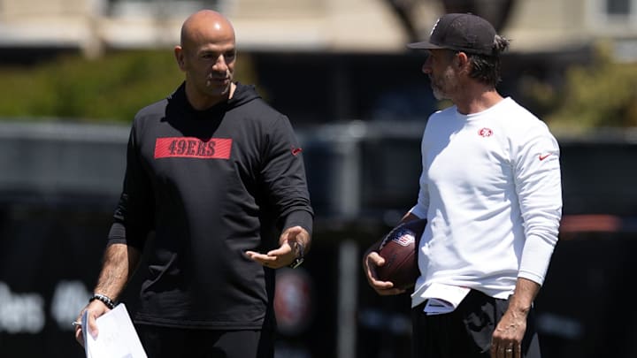 May 9, 2025; Santa Clara, CA, USA; San Francisco 49ers head coach Kyle Shanahan, right, confers with defensive coordinator Robert Saleh during the teamís rookie minicamp.