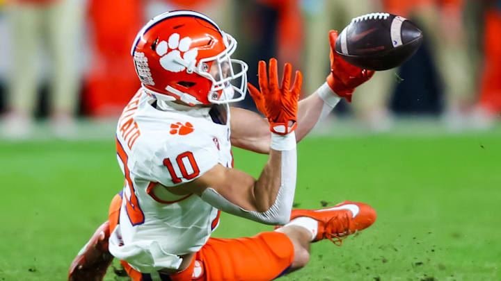 Nov 25, 2023; Columbia, South Carolina, USA; Clemson Tigers wide receiver Troy Stellato (10) cannot catch this pass against the South Carolina Gamecocks in the second half at Williams-Brice Stadium. Mandatory Credit: Jeff Blake-Imagn Images