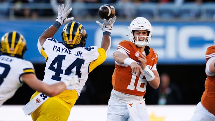 Michigan Wolverines defensive lineman Damon Payne tips a pass from Texas Longhorns quarterback Arch Manning during the first half at Camping World Stadium. 