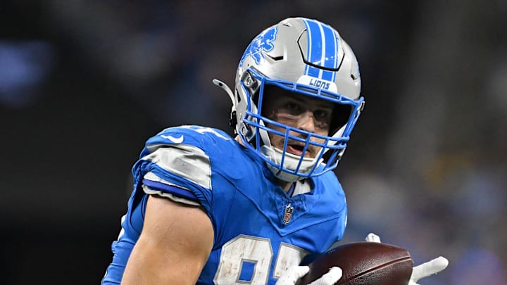 Oct 27, 2024; Detroit, Michigan, USA; Detroit Lions tight end Sam LaPorta (87) catches a pass against the Tennessee Titans in the third quarter at Ford Field. Mandatory Credit: Lon Horwedel-Imagn Images Oct 27, 2024; Detroit, Michigan, USA; Detroit Lions tight end Sam LaPorta (87) catches a pass against the Tennessee Titans in the third quarter at Ford Field. Mandatory Credit: Lon Horwedel-Imagn Images