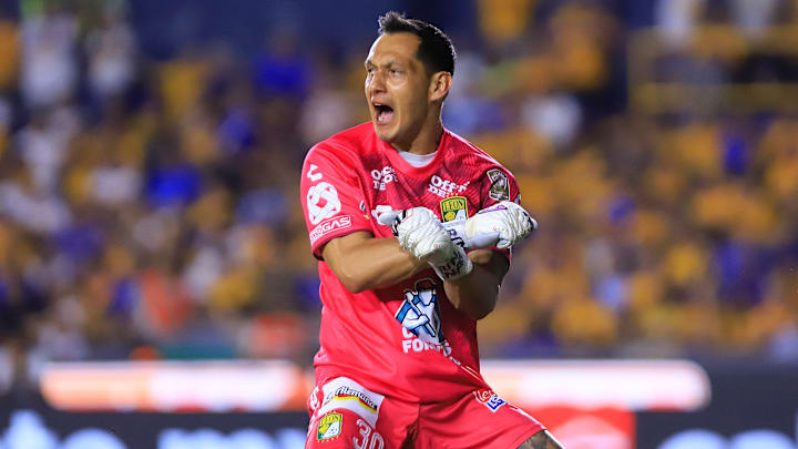 Rodolfo Cota, arquero y capitán de León, durante el Torneo Apertura 2023 de la Liga MX.