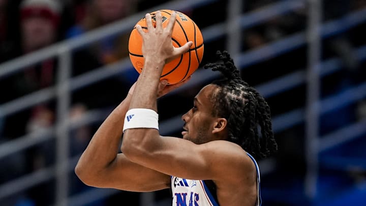 Kansas Jayhawks guard Darryn Peterson (22) 