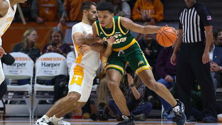 Dec 5, 2023; Knoxville, Tennessee, USA; Tennessee Volunteers guard Santiago Vescovi (25) defends Dec 5, 2023; Knoxville, Tennessee, USA; Tennessee Volunteers guard Santiago Vescovi (25) defends