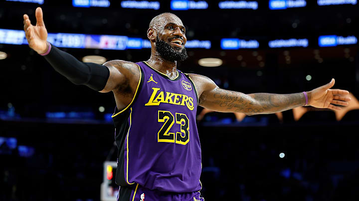 Golden State Warriors v Los Angeles Lakers