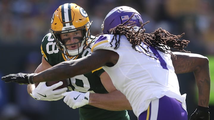 Sep 29, 2024; Green Bay, Wisconsin, USA;  Green Bay Packers tight end Luke Musgrave (88) against Minnesota Vikings cornerback Shaquill Griffin (1)during their football game on Sunday, September 29, 2024 at Lambeau Field in Green Bay, Wis.  Mandatory Credit: William Glasheen/USA TODAY Network via Imagn Images