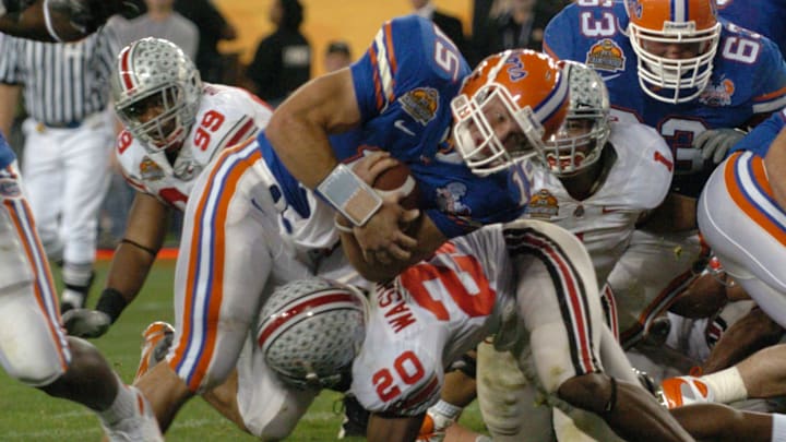 BOB SELF/The Times-Union--1/8/07--Florida's Tim Tebow dives over the goal line for a 4th quarter touchdown in the BCS National Championship football game against Ohio State on Jan. 8, 2007, at University of Phoenix Stadium in Glendale, Ariz.
Met 9gatorchampbs010807 Jpg BOB SELF/The Times-Union--1/8/07--Florida's Tim Tebow dives over the goal line for a 4th quarter touchdown in the BCS National Championship football game against Ohio State on Jan. 8, 2007, at University of Phoenix Stadium in Glendale, Ariz.
Met 9gatorchampbs010807 Jpg