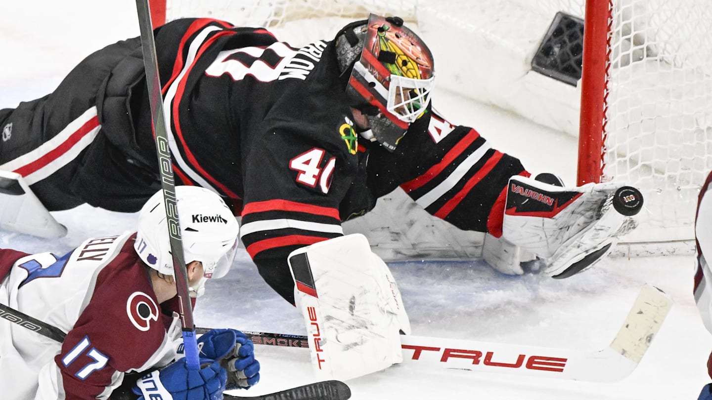 Blackhawks can’t slow down Avalanche as they clinch playoff spot