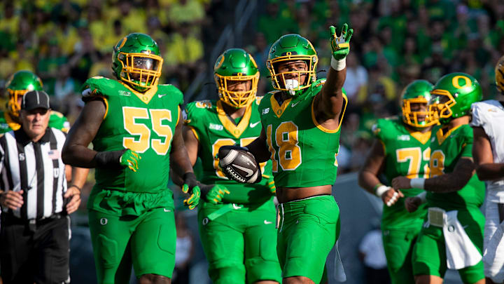 Oregon Ducks tight end Kenyon Sadiq celebrates a play as the Oregon Ducks host the Idaho Vandals Saturday, Aug. 31, 2024 at Autzen Stadium in Eugene, Ore.