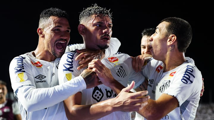 O Santos ainda busca confirmar presença no mata-mata do Paulistão O Santos ainda busca confirmar presença no mata-mata do Paulistão