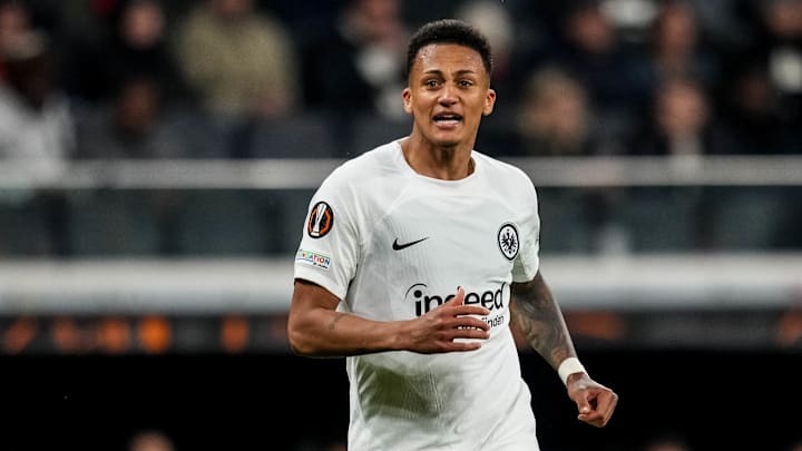 Tuta im Eintracht-Trikot