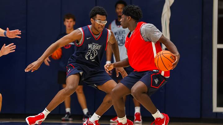 Arizona's Bryce James playing defense in practice Arizona's Bryce James playing defense in practice