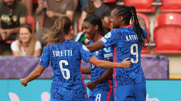 Grace Geyoro, Sandie Toletti et  Marie-Antoinette Katoto, contre l'Italie, le 10 juillet 2022.