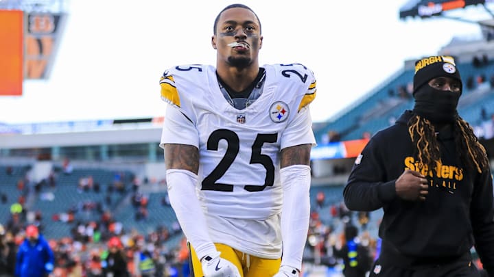Dec 1, 2024; Cincinnati, Ohio, USA; Pittsburgh Steelers safety DeShon Elliott (25) runs off the field after the victory over the Cincinnati Bengals at Paycor Stadium. Mandatory Credit: Katie Stratman-Imagn Images
