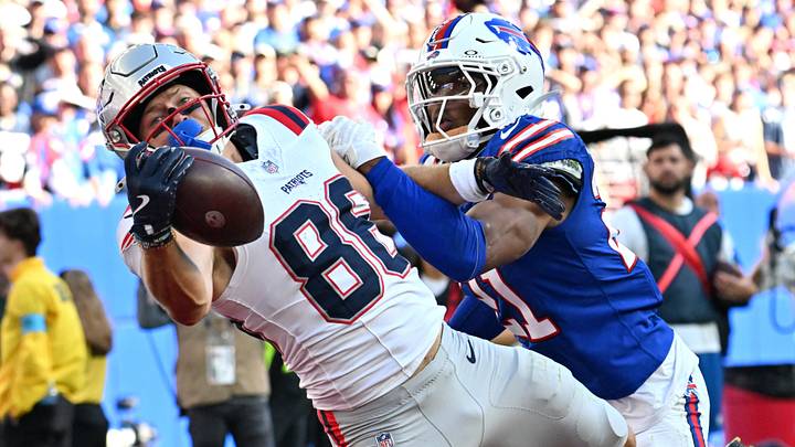 Oct 4, 2026; Orchard Park, New York, USA; New England Patriots wide receiver Efton Chism III (86) makes a catch for a touchdown as Buffalo Bills cornerback Davison Igbinosun (21) defends during the fourth quarter at New Highmark Stadium. Mandatory Credit: Mark Konezny-Imagn Images Oct 4, 2026; Orchard Park, New York, USA; New England Patriots wide receiver Efton Chism III (86) makes a catch for a touchdown as Buffalo Bills cornerback Davison Igbinosun (21) defends during the fourth quarter at New Highmark Stadium. Mandatory Credit: Mark Konezny-Imagn Images