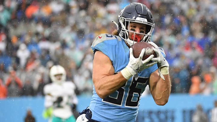 Jan 2, 2022; Nashville, Tennessee, USA; Tennessee Titans tight end Anthony Firkser (86) catches a touchdown pass during the second half against the Miami Dolphins at Nissan Stadium. Mandatory Credit: Christopher Hanewinckel-Imagn Images Jan 2, 2022; Nashville, Tennessee, USA; Tennessee Titans tight end Anthony Firkser (86) catches a touchdown pass during the second half against the Miami Dolphins at Nissan Stadium. Mandatory Credit: Christopher Hanewinckel-Imagn Images