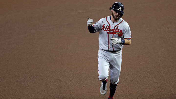 Swanson conectó su tercer cuadrangular en esta postemporada para los Bravos