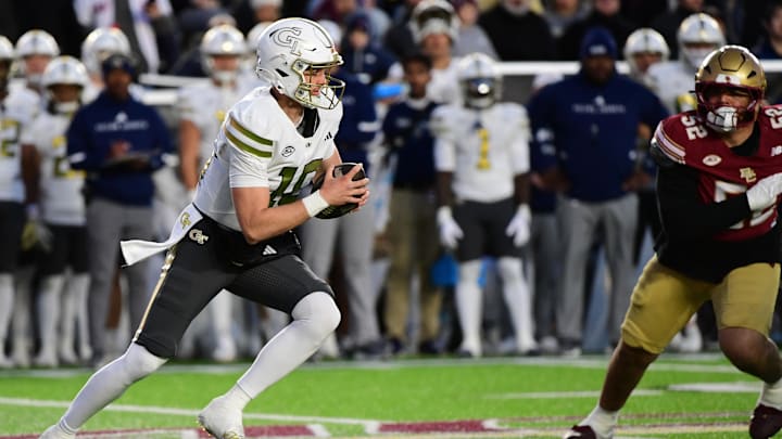 Nov 15, 2025; Chestnut Hill, Massachusetts, USA; Georgia Tech Yellow Jackets quarterback Haynes King (10) runs with the ball during the first half against the Boston College Eagles at Alumni Stadium. Mandatory Credit: Bob DeChiara-Imagn Images Nov 15, 2025; Chestnut Hill, Massachusetts, USA; Georgia Tech Yellow Jackets quarterback Haynes King (10) runs with the ball during the first half against the Boston College Eagles at Alumni Stadium. Mandatory Credit: Bob DeChiara-Imagn Images
