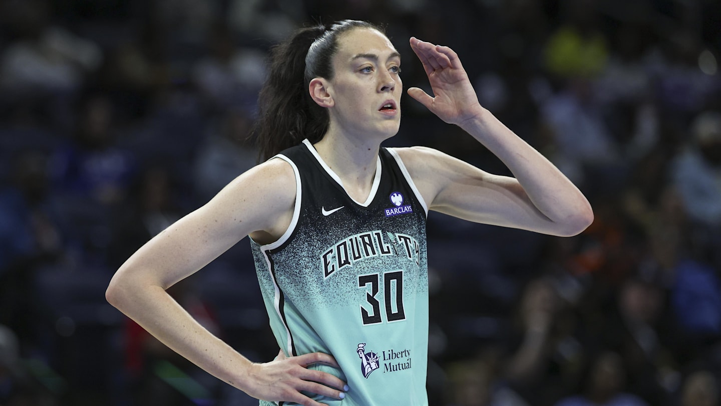 Clark Shines in Commissioner’s Cup Return