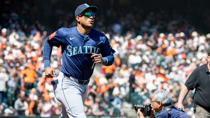 Seattle Mariners third baseman Jorge Polanco runs before a game against the San Francisco Giants on April 4 at Oracle Park.