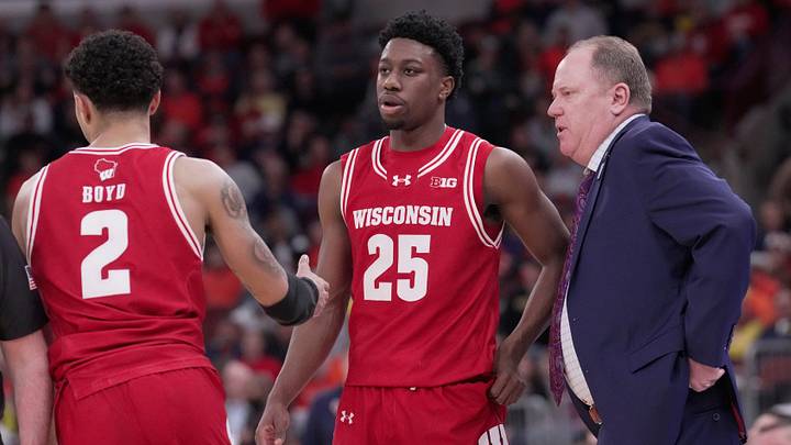 Wisconsin head coach Greg Gard talks with guard John Blackwell (25) during the second half of their quarterfinal game in the Big Ten tournament Friday, March 13, 2026 at the United Center in Chicago, Illinois. Wisconsin beat Illinois 91-88.
