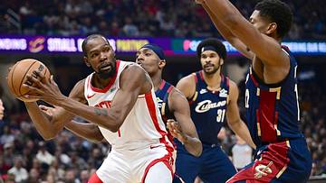Rockets Face Crucial Test Against Top Western Rivals