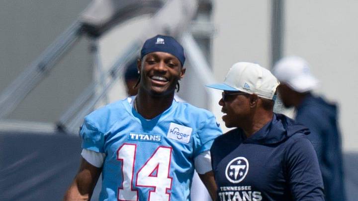 Tennessee Titans wide receiver Carnell Tate (14) talks with defensive pass game coordinator/cornerbacks coach Tony Oden during the Titans Rookie Camp Day 2 at Vanderbilt Health Football Center in Nashville, Tenn., Saturday, May 2, 2026.