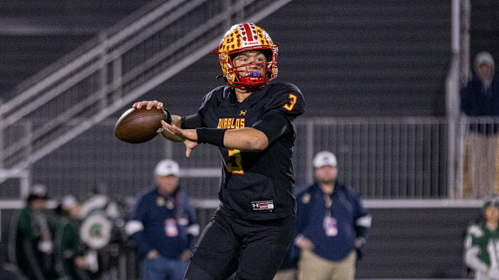 Recently, Syracuse football offered 4-star, top-10 quarterback Luke Fahey, who tells an analyst he's high on the Orange.