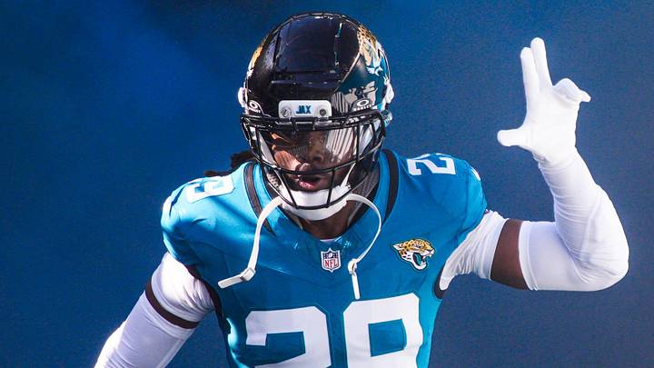 Jacksonville Jaguars safety Eric Murray (29) enters the stadium before an NFL football game at EverBank Stadium, Sunday, Dec. 14, 2025, in Jacksonville, Fla. [Doug Engle/Florida Times-Union]