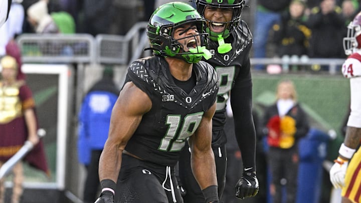 Nov 22, 2025; Eugene, Oregon, USA;  Oregon Ducks tight end Kenyon Sadiq (18) celebrates against the Southern California Trojans during the second half at Autzen Stadium. 