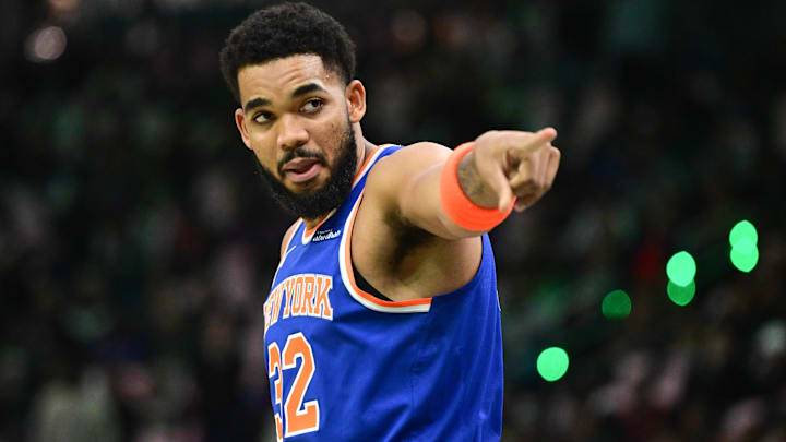 Oct 28, 2025; Milwaukee, Wisconsin, USA; New York Knicks center Karl-Anthony Towns (32) gestures to fans before game against the Milwaukee Bucks at Fiserv Forum. Mandatory Credit: Benny Sieu-Imagn Images Oct 28, 2025; Milwaukee, Wisconsin, USA; New York Knicks center Karl-Anthony Towns (32) gestures to fans before game against the Milwaukee Bucks at Fiserv Forum. Mandatory Credit: Benny Sieu-Imagn Images